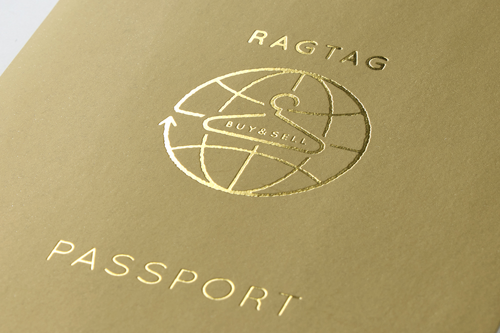 RAG TAG　パスポート型ガイドブック（特殊印刷／箔押し／特殊製本）